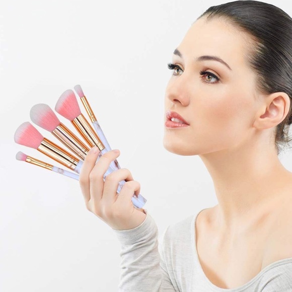 ✨HP ✨ 10 piece Pink Marble Makeup Brush Set - Picture 2 of 6